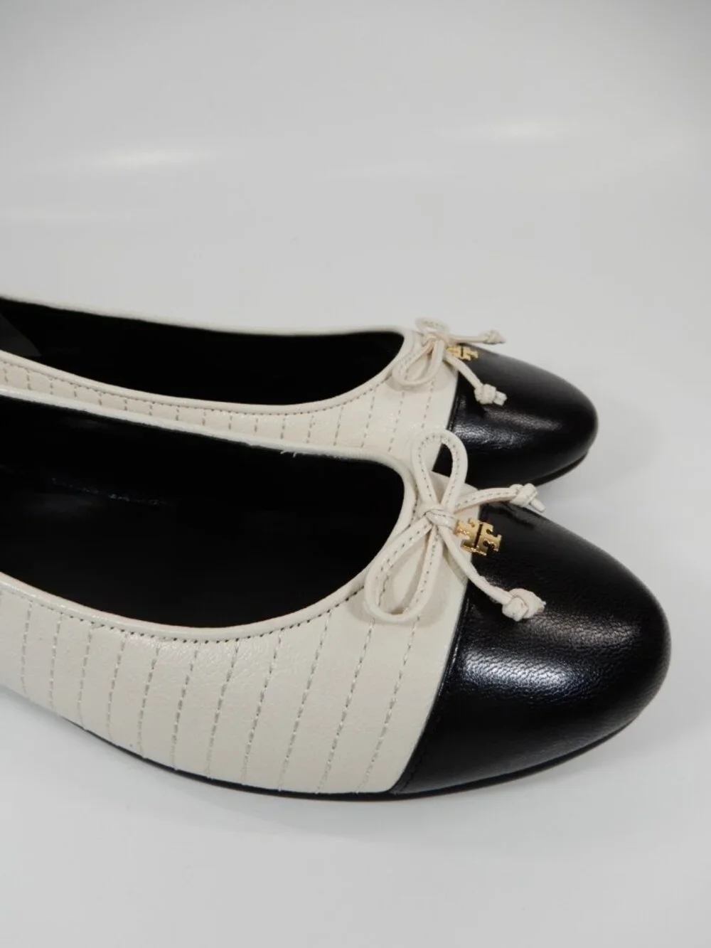 Tory Burch Quilted Cap Toe Ballet Flats Size 8.5 Cream Black Leather Bow NEW